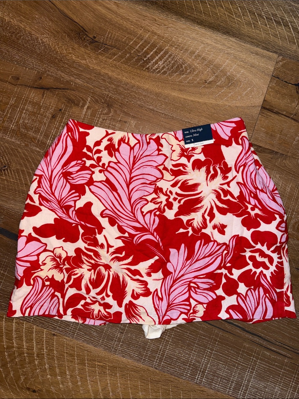Abercrombie & Fitch Red and Pink Floral Mini Skort